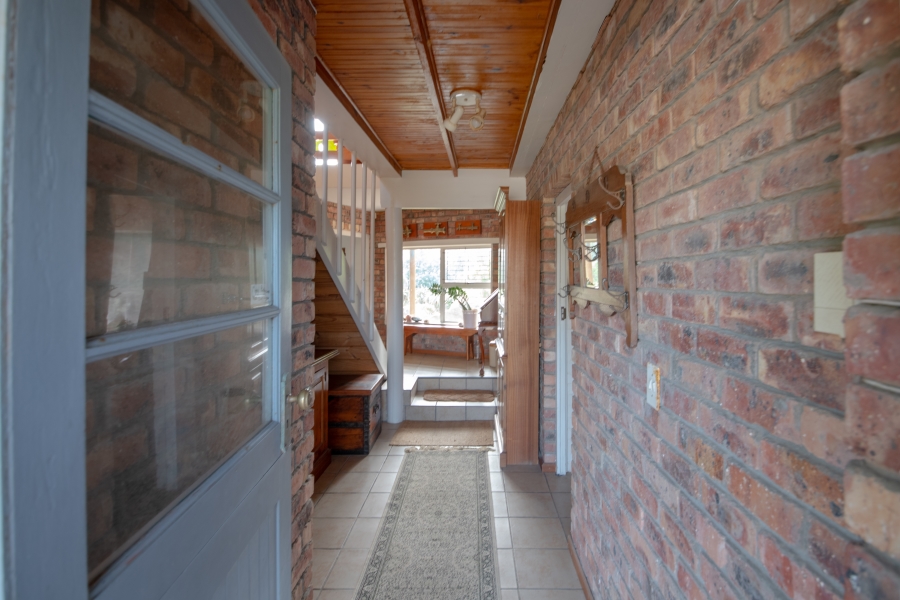 6 Bedroom Property for Sale in Pringle Bay Western Cape